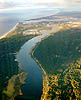 Lettlands kust från luften, med floden Daugava