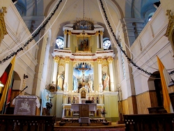 The altar in the church in Seredzius, with streamers in the Vaticans colours