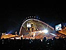 Song Festival 2003, song evening, yellow flames along the roof