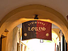 Vilnius, Restaurant Lokys, flag