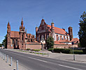 Vilnius, St. Annas kyrka samt Bernadiernkyrkan på avstånd