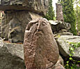 Orvydas skulpturpark, gubbe 8, sovande sten