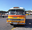 Malta: kommunala rd-orange bussar