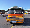 Malta: kommunala r�d-orange bussar