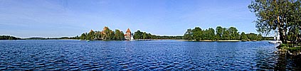 Slottet Trakai frn fastlandet, Litauen