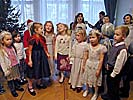 Vaikai dainuoja